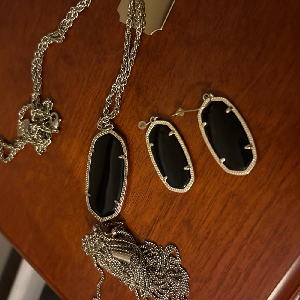 Kendra Scott Dani earrings and Tassel Necklace Set!  Black and Gold